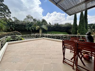 Casa de 5 alcobas en venta en El Escobero, Envigado, 656 m² · foto 2 de 20