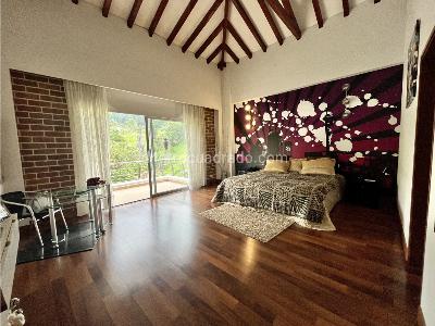 Casa de 5 alcobas en venta en El Escobero, Envigado, 656 m² · foto 3 de 20