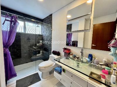 Casa de 5 alcobas en venta en El Escobero, Envigado, 656 m² · foto 18 de 20