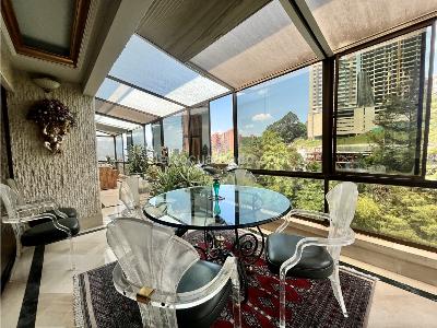 Apartamento de 4 alcobas en venta en Poblado Club Campestre, Medellín, 565 m² · foto 2 de 20