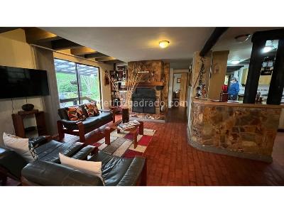 Casa de 3 alcobas en venta en Alto De Las Palmas, Envigado, 235 m² · foto 2 de 20