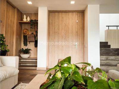 Casa de 3 alcobas en venta en Variante Aeropuerto A Sajonia, Rionegro, 328 m² · foto 3 de 12