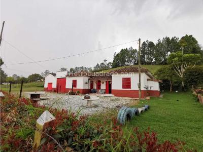 Casa de 2 alcobas en venta en Cabeceras, Rionegro, 200 m² · foto 2 de 10