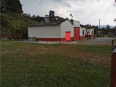 Casa de 2 alcobas en venta en Cabeceras, Rionegro, 200 m² · foto 3 de 10