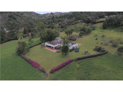 Casa de 4 alcobas en venta en Variante Aeropuerto A Sajonia, Rionegro, 961 m² · foto 1 de 8