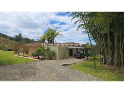 Casa de 4 alcobas en venta en Variante Aeropuerto A Sajonia, Rionegro, 961 m² · foto 2 de 8