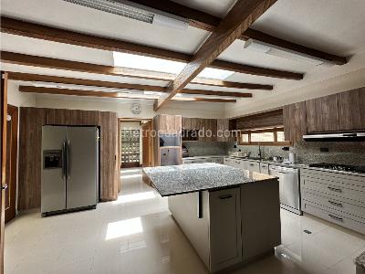 Casa de 4 alcobas en venta en Variante Aeropuerto A Sajonia, Rionegro, 961 m² · foto 4 de 8