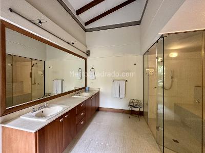 Casa de 4 alcobas en venta en Variante Aeropuerto A Sajonia, Rionegro, 961 m² · foto 6 de 8