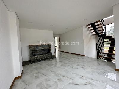 Casa de 5 alcobas en venta en El Porvenir, Rionegro, 240 m² · foto 2 de 14