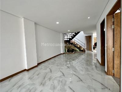 Casa de 5 alcobas en venta en El Porvenir, Rionegro, 240 m² · foto 3 de 14
