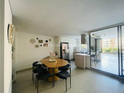 Apartamento de 3 alcobas en venta en Loma De Las Brujas, Envigado, 147 m² · foto 2 de 9