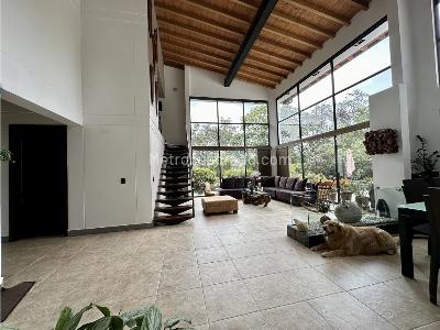 Casa de 3 alcobas en venta en El Escobero, Envigado · foto 2 de 13
