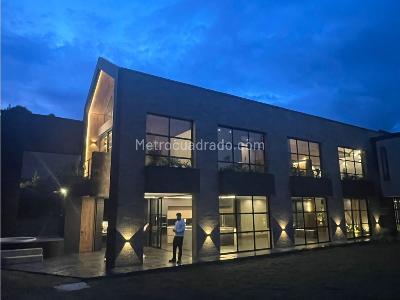 Casa de 4 alcobas en venta en Alto De Las Palmas, Envigado, 642 m² · foto 2 de 10