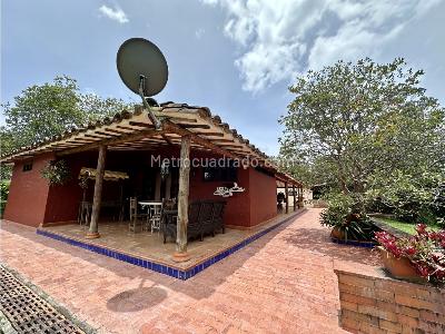 Casa de 5 alcobas en venta en Cabeceras, Rionegro, 570 m² · foto 4 de 20