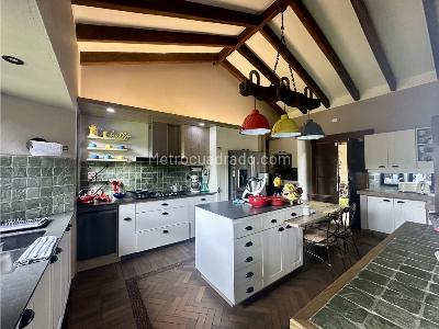 Casa de 5 alcobas en venta en Cabeceras, Rionegro, 570 m² · foto 11 de 20