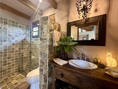 Casa de 5 alcobas en venta en Cabeceras, Rionegro, 570 m² · foto 18 de 20