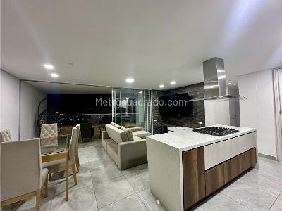 Apartamento de 3 alcobas en venta en Loma Del Chocho, Envigado, 104 m² · foto 2 de 11