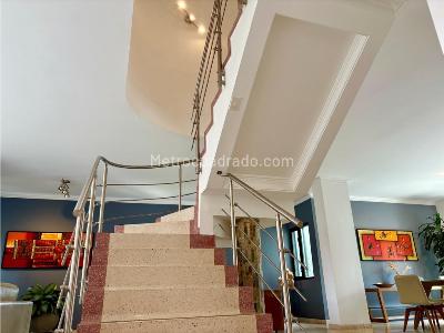 Apartamento de 3 alcobas en venta en Poblado Los Parra, Medellín, 295 m² · foto 2 de 20