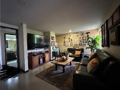 Apartamento de 3 alcobas en venta en El Poblado, Medellín, 207 m² · foto 3 de 17