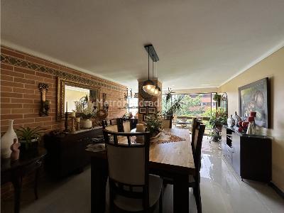 Apartamento de 3 alcobas en venta en El Poblado, Medellín, 207 m² · foto 5 de 17