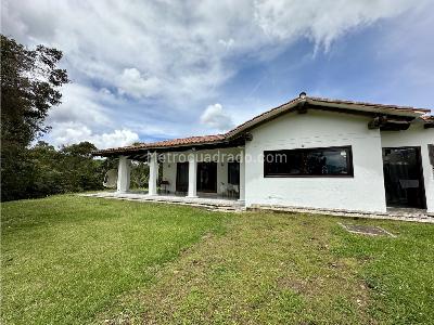 Casa de 3 alcobas en venta en Variante Aeropuerto, Envigado, 400 m² · foto 2 de 20