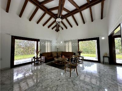 Casa de 3 alcobas en venta en Variante Aeropuerto, Envigado, 400 m² · foto 3 de 20