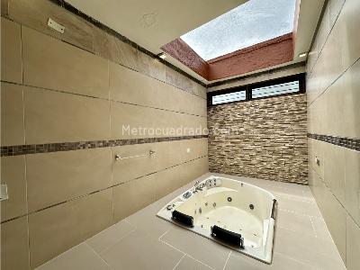 Casa de 3 alcobas en venta en Variante Aeropuerto, Envigado, 400 m² · foto 8 de 20