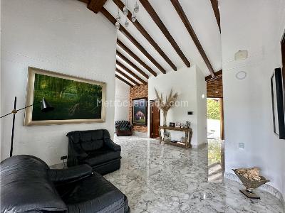 Casa de 3 alcobas en venta en Variante Aeropuerto, Envigado, 400 m² · foto 16 de 20