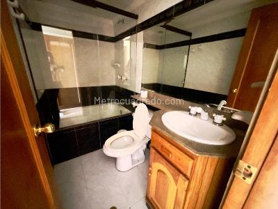 Apartamento de 4 alcobas en venta en El Poblado, Medellín, 254 m² · foto 11 de 20
