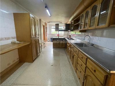 Apartamento de 4 alcobas en venta en El Poblado, Medellín, 254 m² · foto 2 de 20