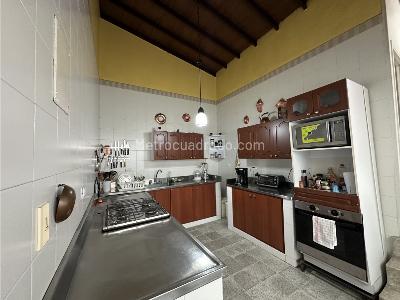 Casa de 4 alcobas en venta en El Poblado, Medellín, 300 m² · foto 6 de 19