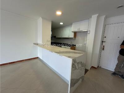 Apartamento de 2 alcobas en venta en El Poblado, Medellín, 120 m² · foto 2 de 11