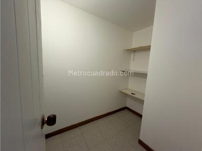 Apartamento de 2 alcobas en venta en El Poblado, Medellín, 120 m² · foto 3 de 11