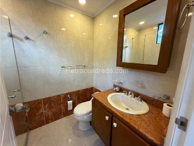 Apartamento de 2 alcobas en venta en El Poblado, Medellín, 120 m² · foto 11 de 11