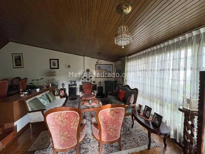 Casa de 3 alcobas en venta en Malibu Niza, Bogotá, 322 m² · foto 3 de 20