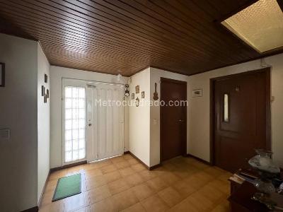 Casa de 3 alcobas en venta en Malibu Niza, Bogotá, 322 m² · foto 13 de 20