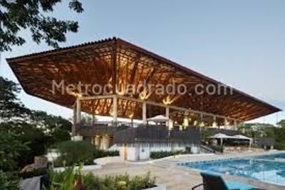Casa de 5 alcobas en venta en Club Puerto Peñalisa, Girardot, 360 m² · foto 4 de 17