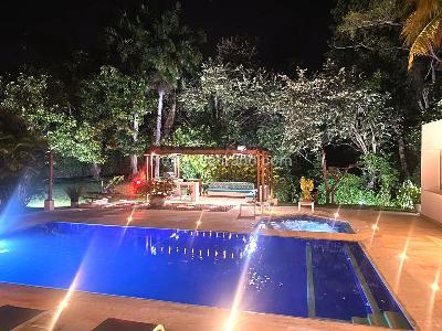 Casa de 5 alcobas en venta en Club Puerto Peñalisa, Girardot, 360 m² · foto 2 de 17