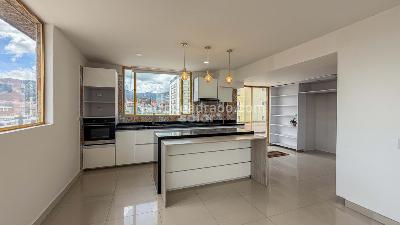 Apartamento de 3 alcobas en venta en Chico Norte, Bogotá, 400 m² · foto 3 de 13