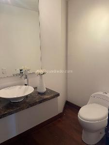 Apartamento de 3 alcobas en venta en Los Rosales, Bogotá, 150 m² · foto 6 de 11