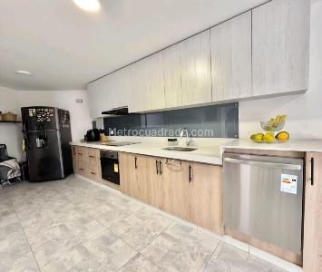 Apartamento en venta en Santa Barbara Central, Bogotá · foto 3 de 9