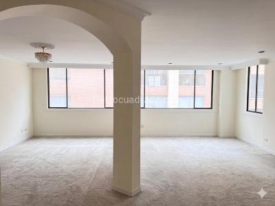 Apartamento de 3 alcobas en venta en San Patricio, Bogotá, 147 m² · foto 4 de 12