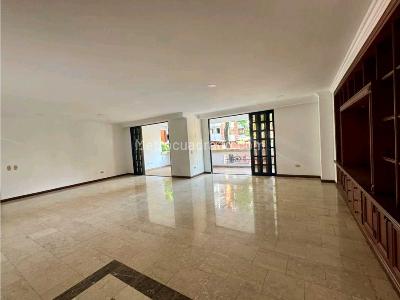 Apartamento de 3 alcobas en venta en Centenario, Cali, 152 m² · foto 5 de 17