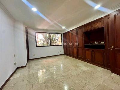 Apartamento de 3 alcobas en venta en Centenario, Cali, 152 m² · foto 12 de 17