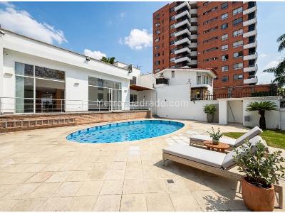 Casa de 4 alcobas en venta en Cristales, Cali, 520 m² · foto 2 de 20