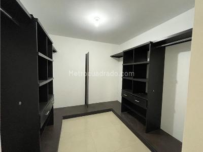 Casa de 3 alcobas en venta en Aguacatal, Cali, 270 m² · foto 9 de 13