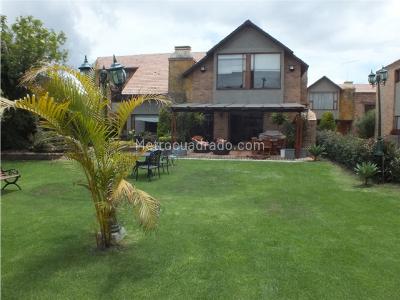 Casa de 5 alcobas en venta en San Jose De Bavaria, Bogotá, 550 m² · foto 2 de 19
