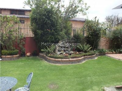 Casa de 5 alcobas en venta en San Jose De Bavaria, Bogotá, 550 m² · foto 3 de 19