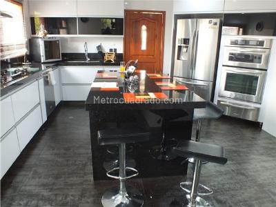 Casa de 5 alcobas en venta en San Jose De Bavaria, Bogotá, 550 m² · foto 6 de 19