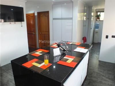 Casa de 5 alcobas en venta en San Jose De Bavaria, Bogotá, 550 m² · foto 12 de 19